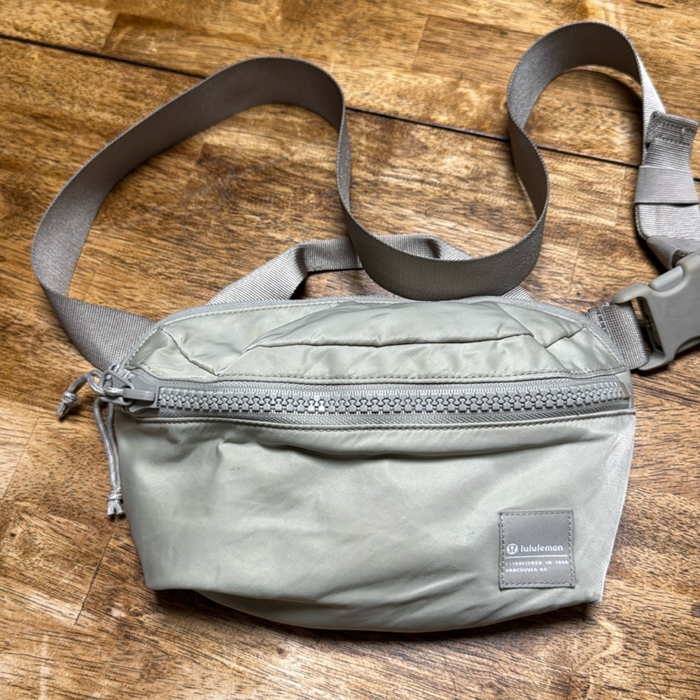 Lululemon All Day Essentials belt bag